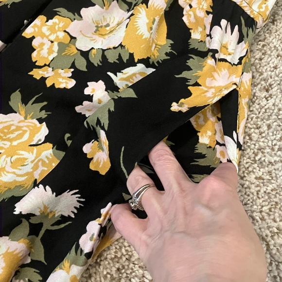 Black jumpsuit with yellow flowers - Picture 9 of 12